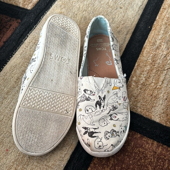 Tom’s size 2.5y - Picture 2 of 2